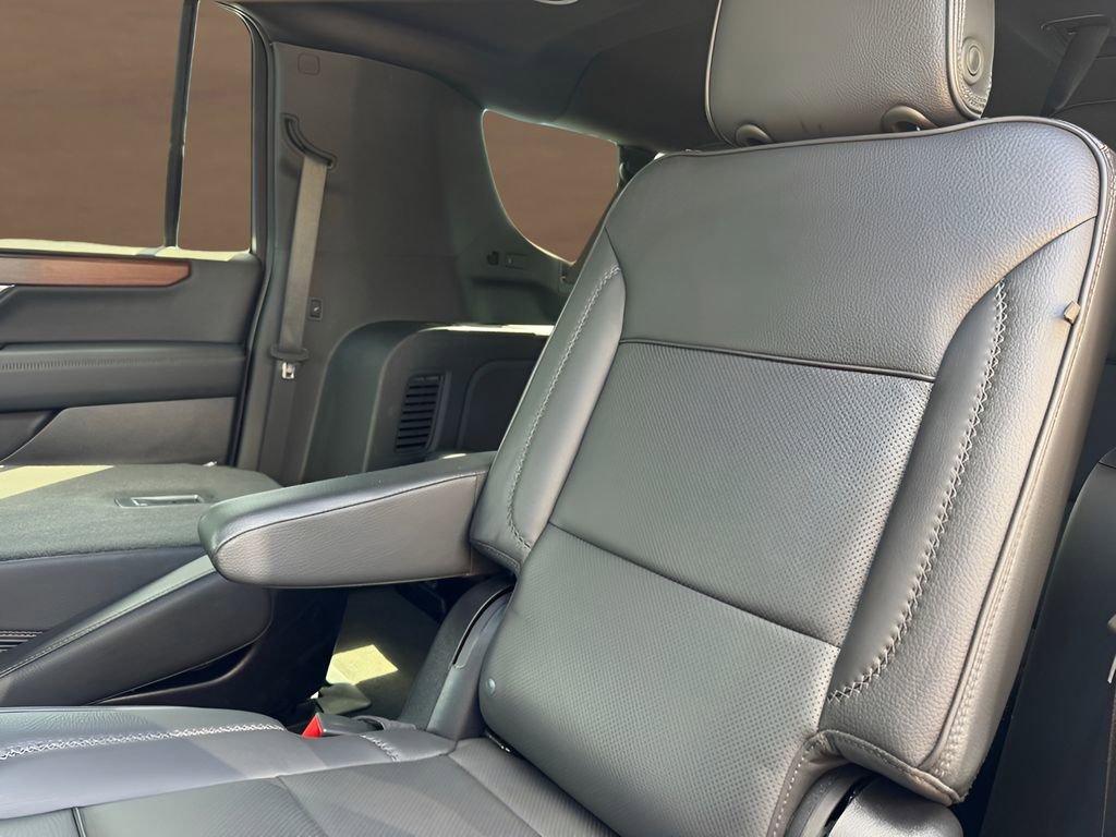 Used 2025 GMC Yukon XL Denali AWD/4WD image 18