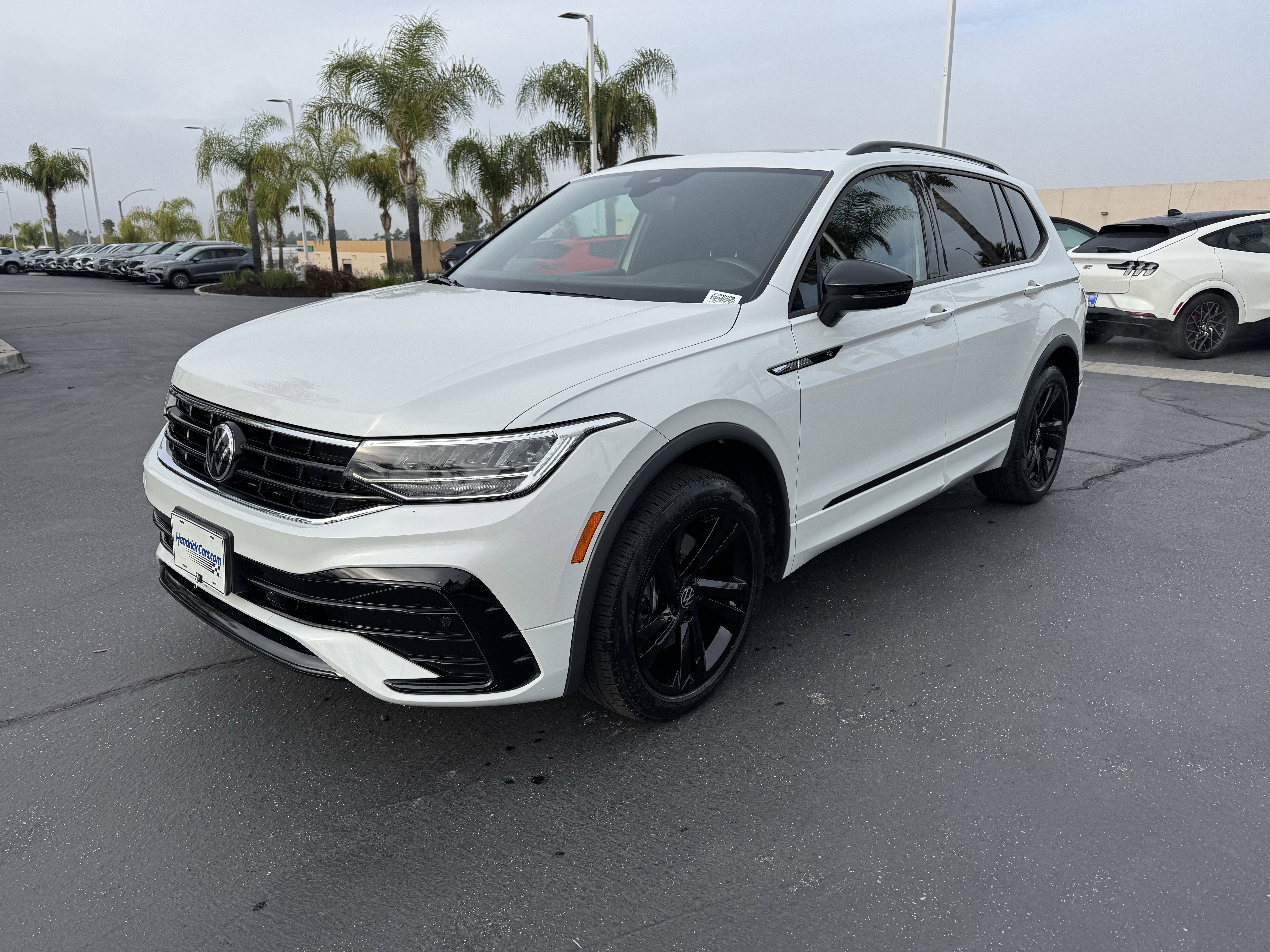 Used 2023 Volkswagen Tiguan SE R-Line image 5