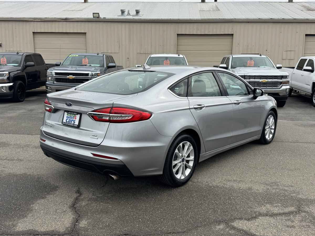 Used 2020 Ford Fusion SE FWD image 10