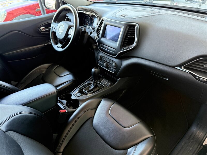 Used 2019 Jeep Cherokee Latitude Plus FWD image 27