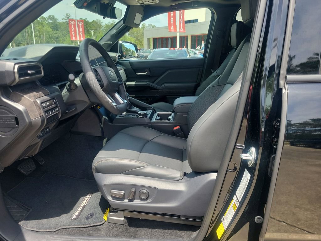 Used 2025 Toyota Tacoma Limited AWD/4WD image 15