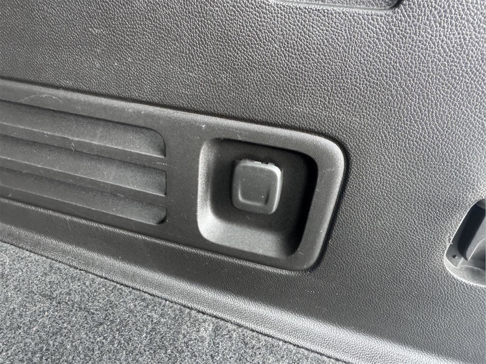 Used 2018 Chevrolet Traverse LS w/ LPO, Floor Liner Package FWD image 10