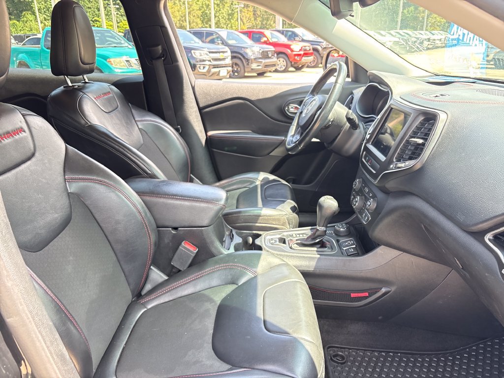 Used 2020 Jeep Cherokee Trailhawk AWD/4WD image 28