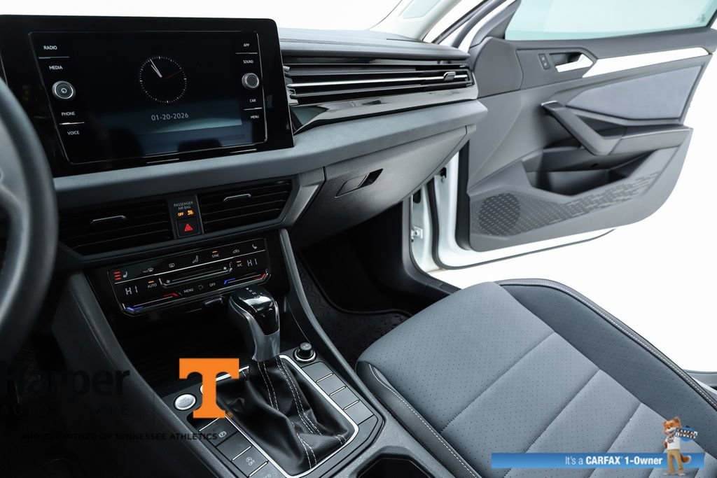 Used 2025 Volkswagen Jetta SE w/ Sunroof Package image 60