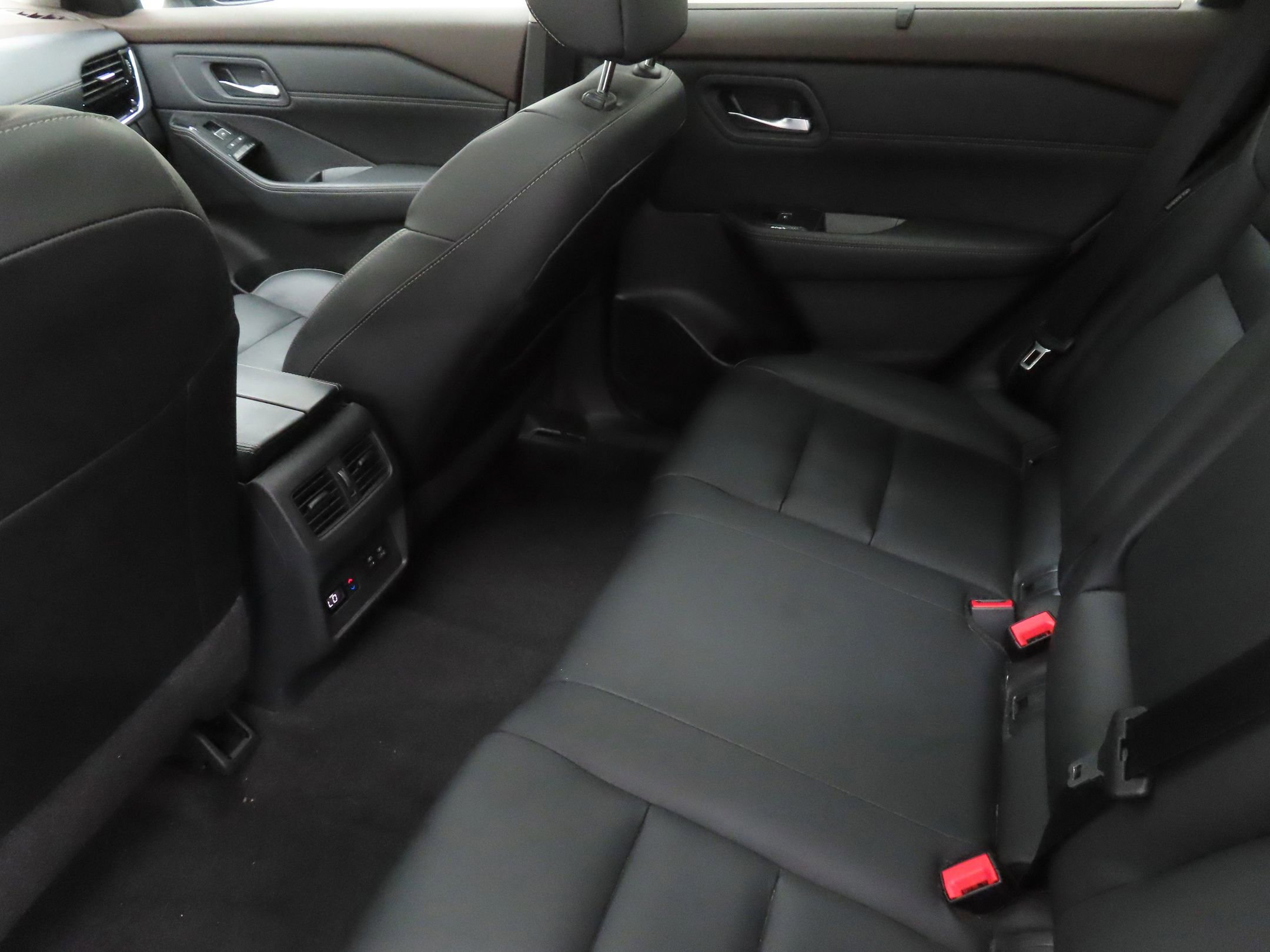 Used 2023 Nissan Rogue SL w/ SL Premium Package image 22