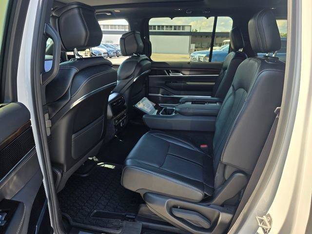 Used 2022 Jeep Grand Wagoneer Series I AWD/4WD image 13