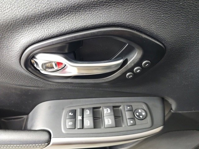 Certified 2022 Jeep Cherokee Limited image 13