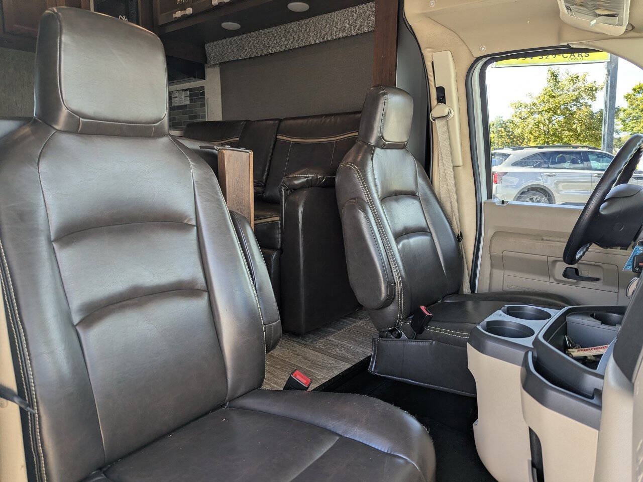 Used 2018 Ford E-450 and Econoline 450 Super Duty w/ Motorhome Prep Package RWD image 10