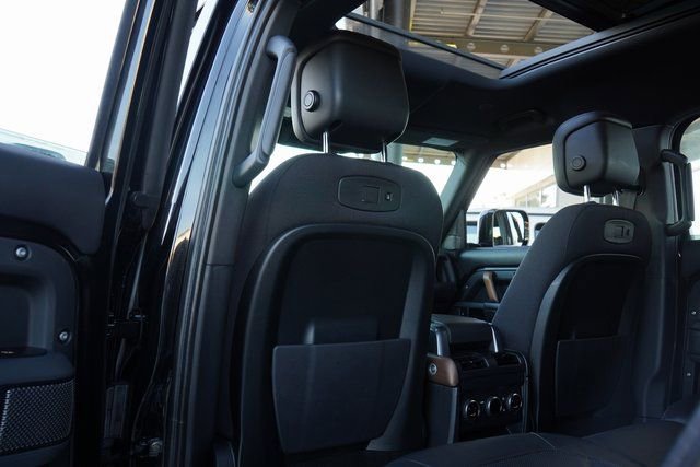 Used 2022 Land Rover Defender 110 X image 25