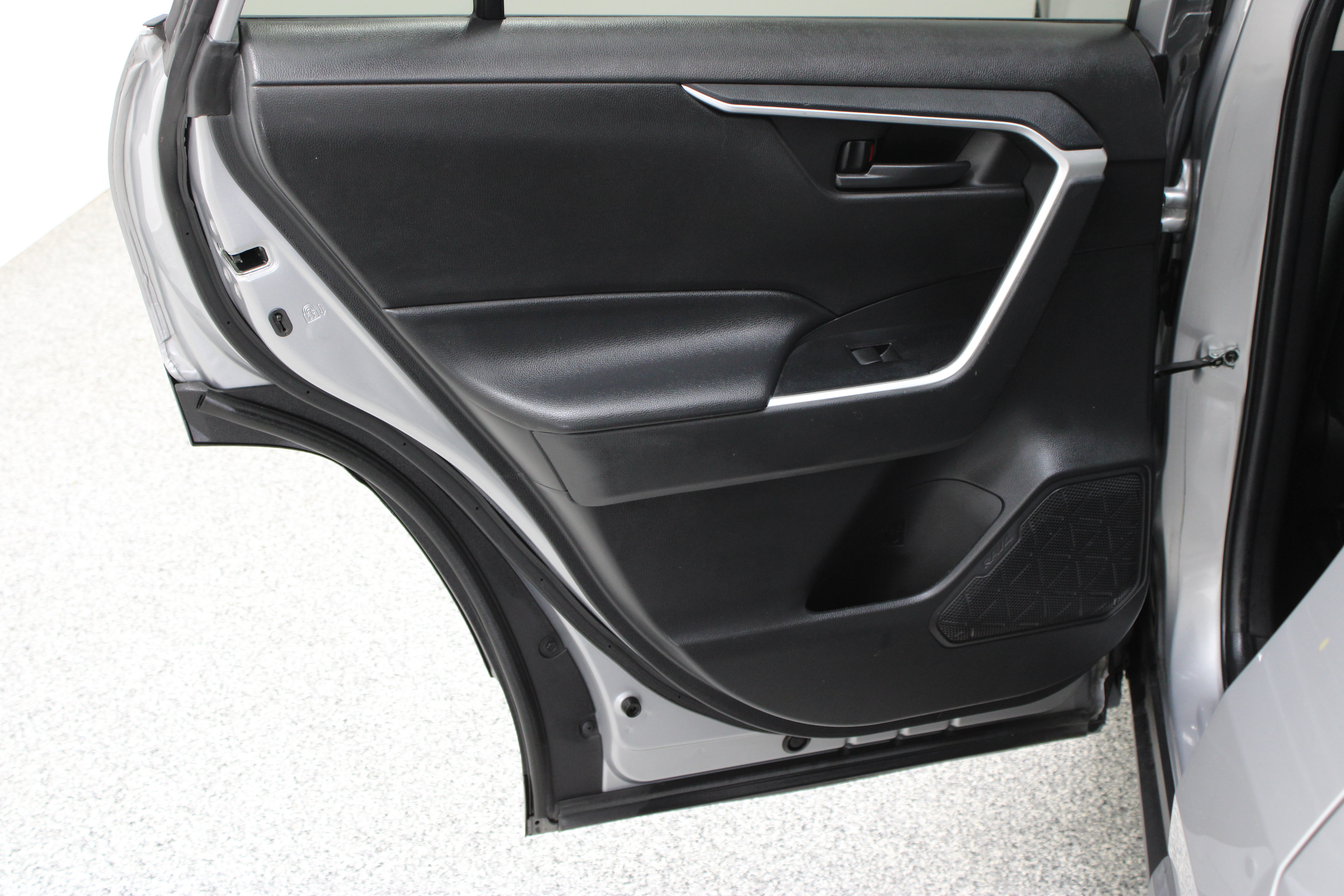 Used 2021 Toyota RAV4 LE FWD image 22