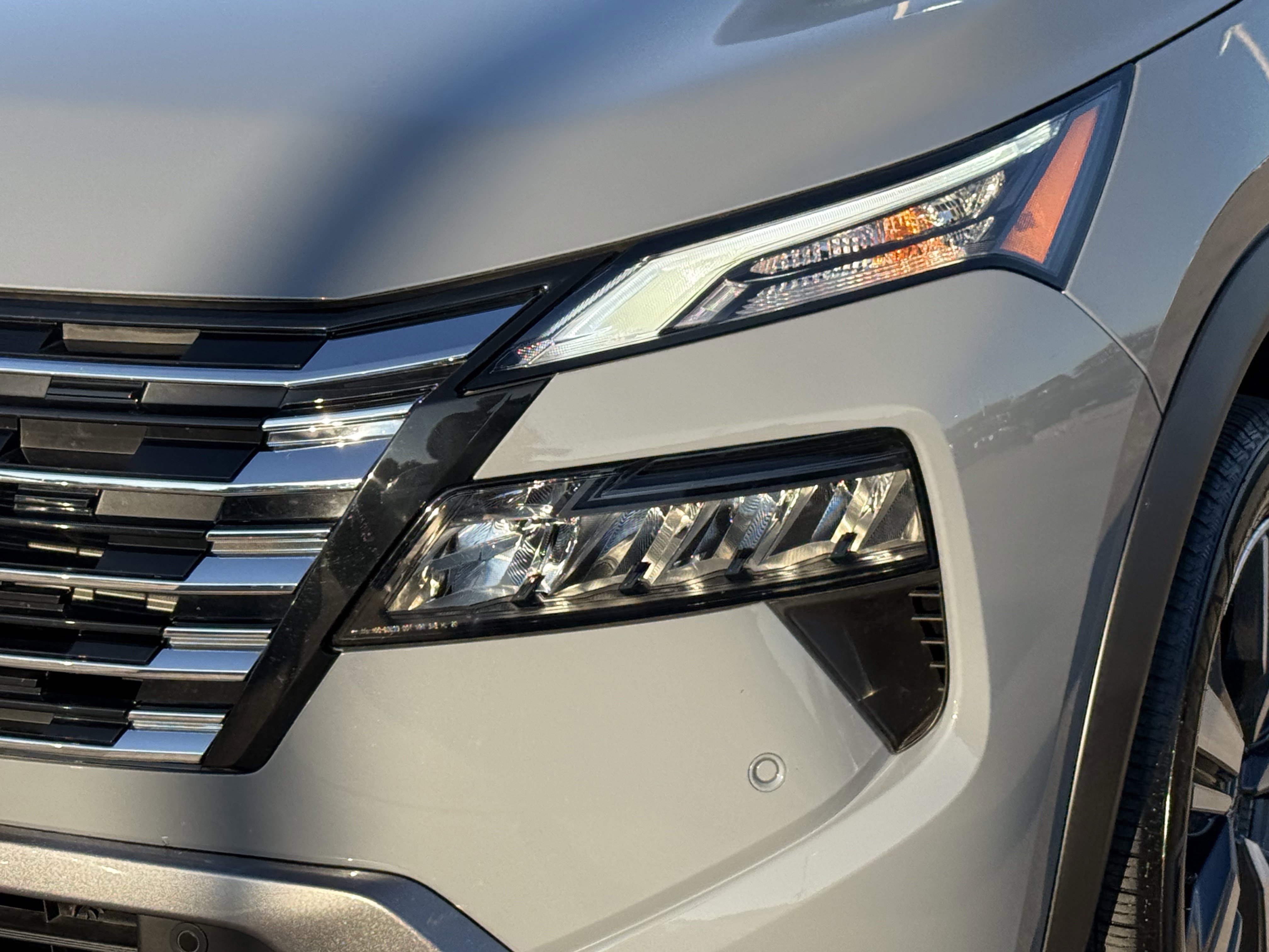 Used 2025 Nissan Rogue SL image 11