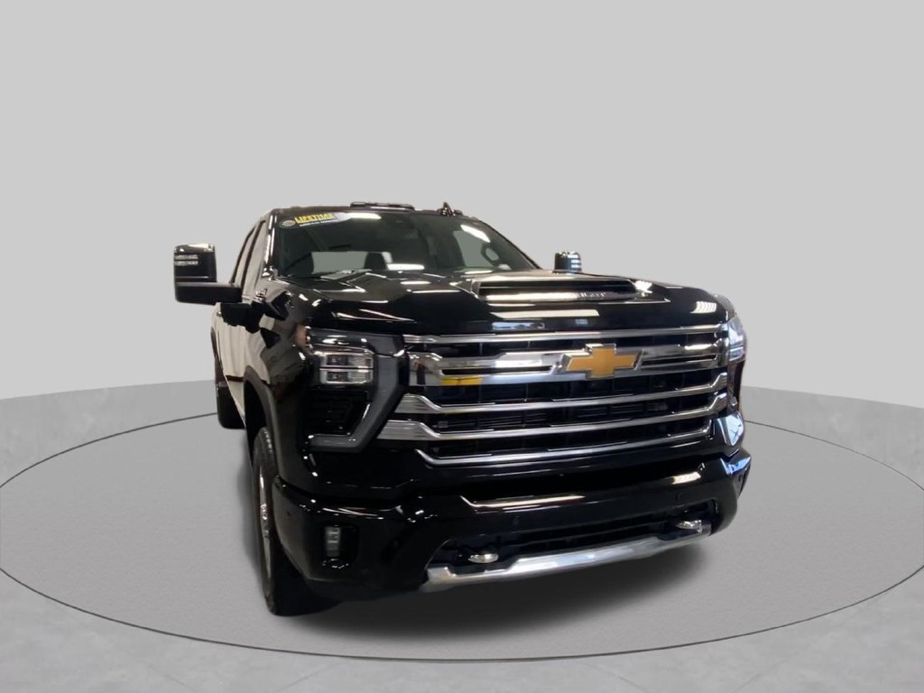 Used 2025 Chevrolet Silverado 3500 High Country AWD/4WD image 3