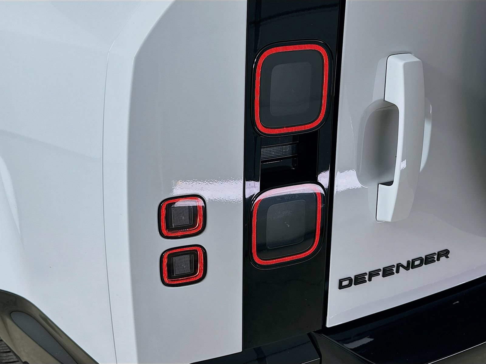 New 2026 Land Rover Defender 130 X-Dynamic SE AWD/4WD image 12
