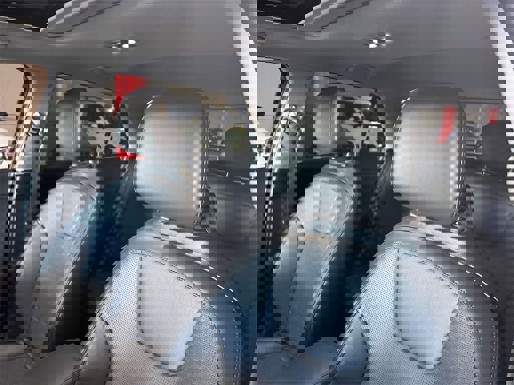 Used 2025 Kia Niro SX Touring image 18