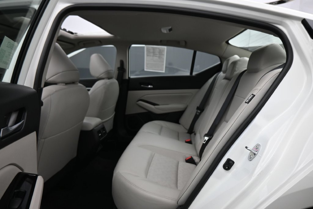 Used 2024 Nissan Altima 2.5 SL FWD image 17
