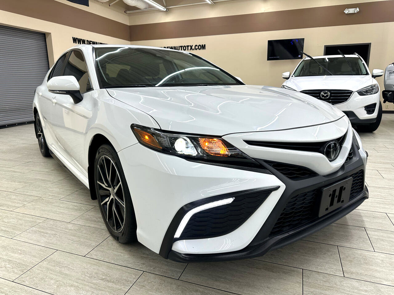 Used 2023 Toyota Camry SE image 5