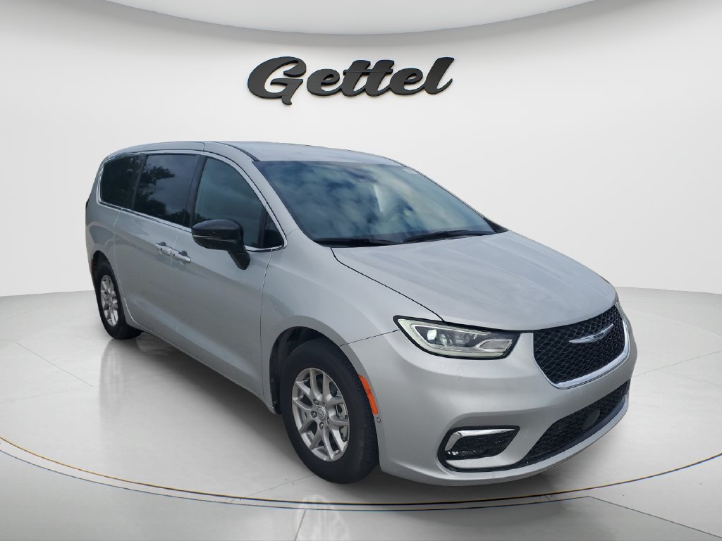 New 2026 Chrysler Pacifica Select FWD image 3