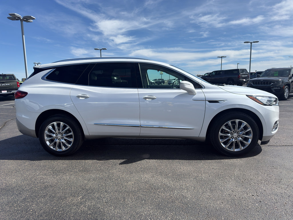 Used 2020 Buick Enclave Premium w/ Sun and Sites Package image 4
