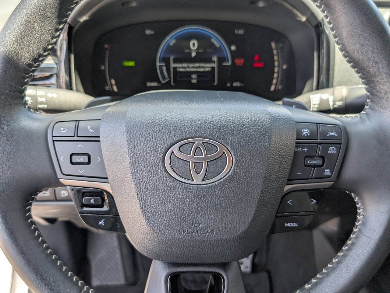 Used 2025 Toyota Camry SE w/ Convenience Package FWD image 18