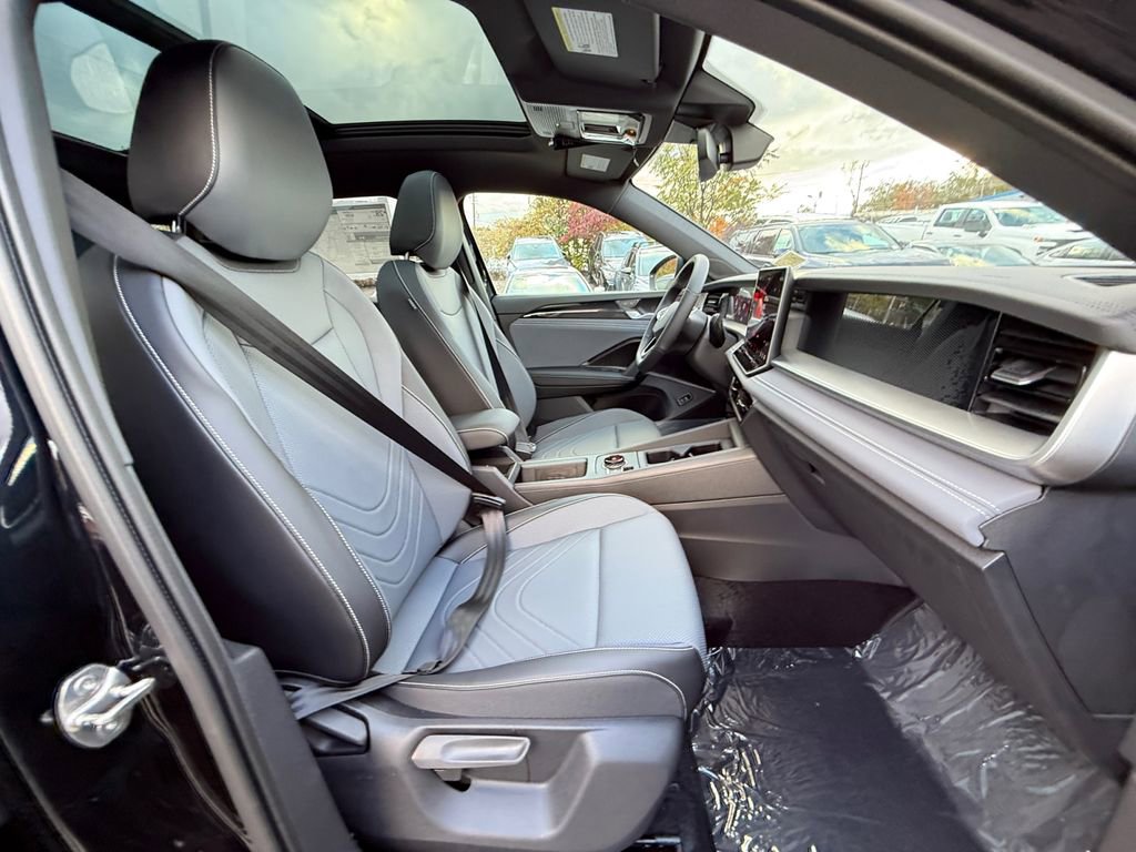 New 2026 Volkswagen Tiguan SE R-Line image 25