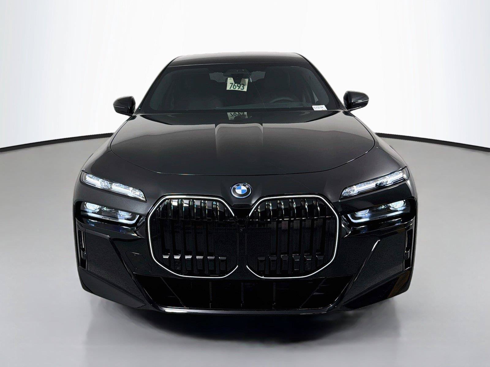 New 2026 BMW 750e xDrive w/ Executive Package AWD/4WD image 2