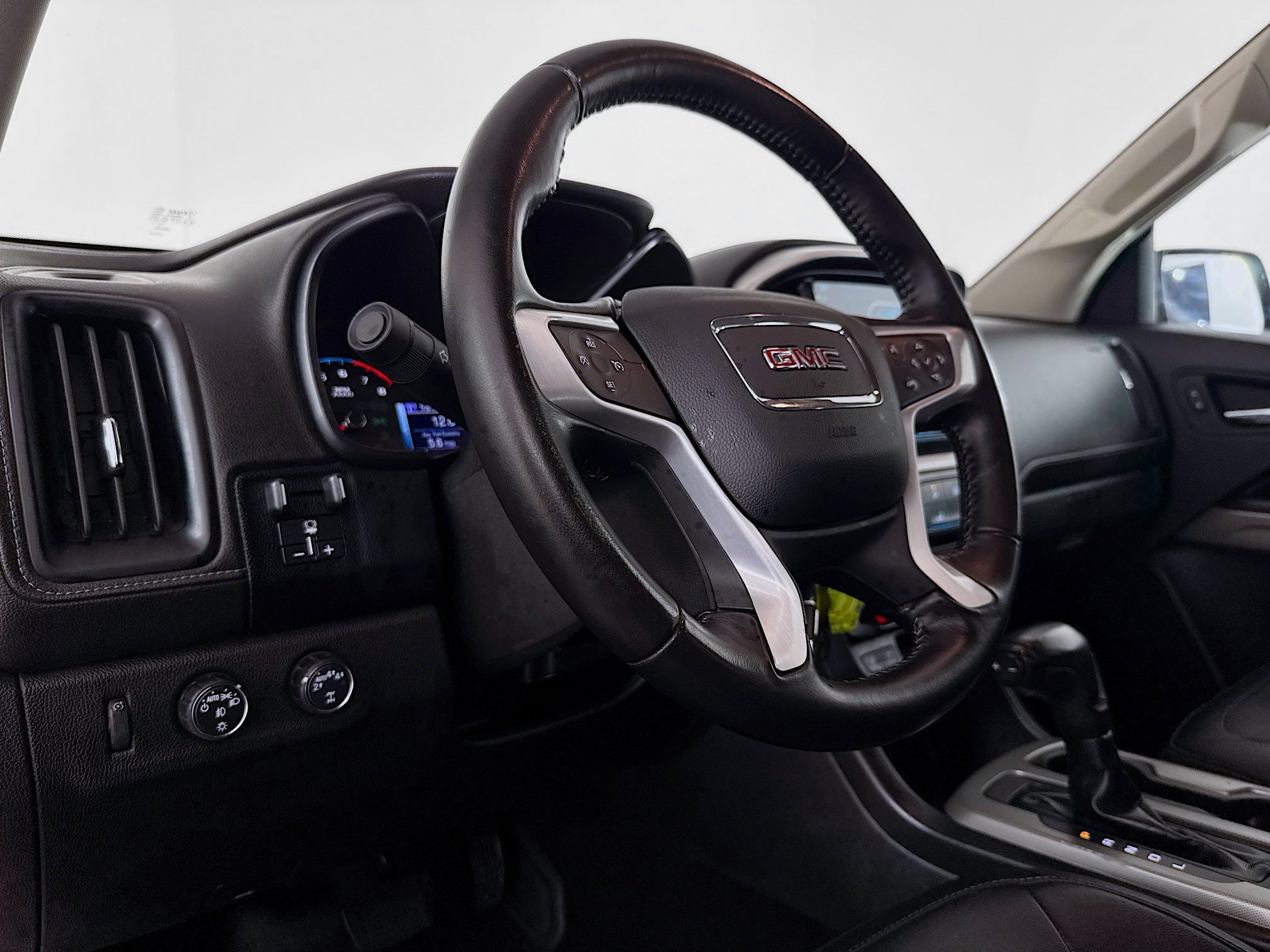 Used 2018 GMC Canyon SLT image 21