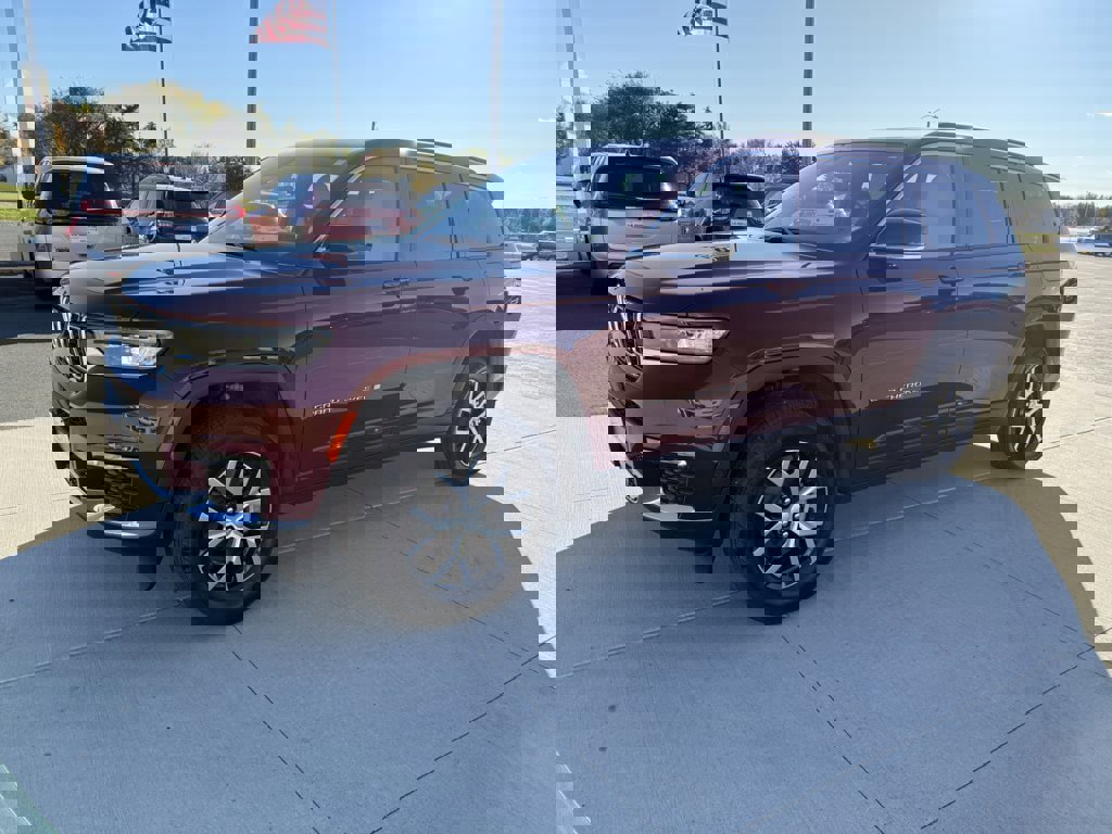 Used 2025 Jeep Grand Cherokee L Limited w/ Luxury Tech Group II image 4