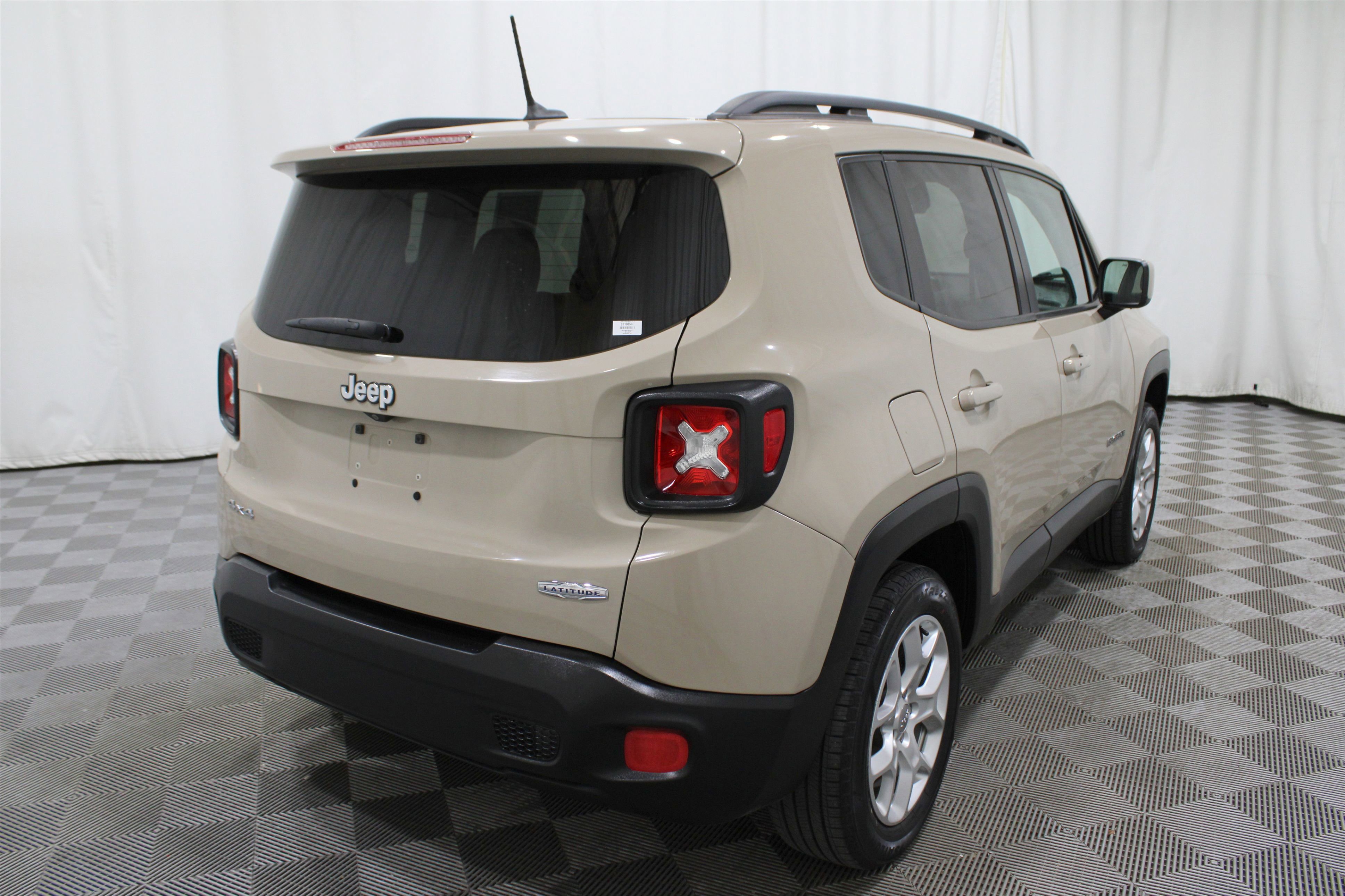 Used 2016 Jeep Renegade Latitude w/ Cold Weather Group image 29