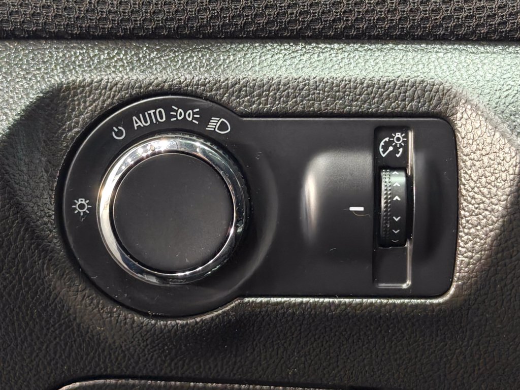 Used 2015 Chevrolet Cruze LT FWD image 10