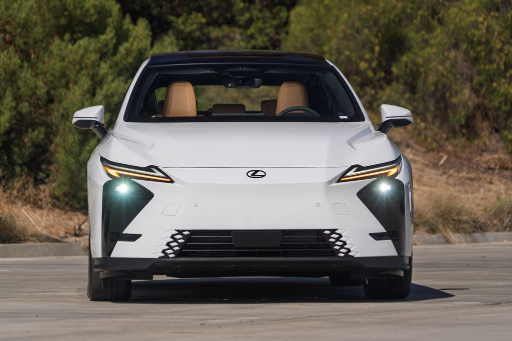 New 2026 Lexus ES 350e FWD image 4
