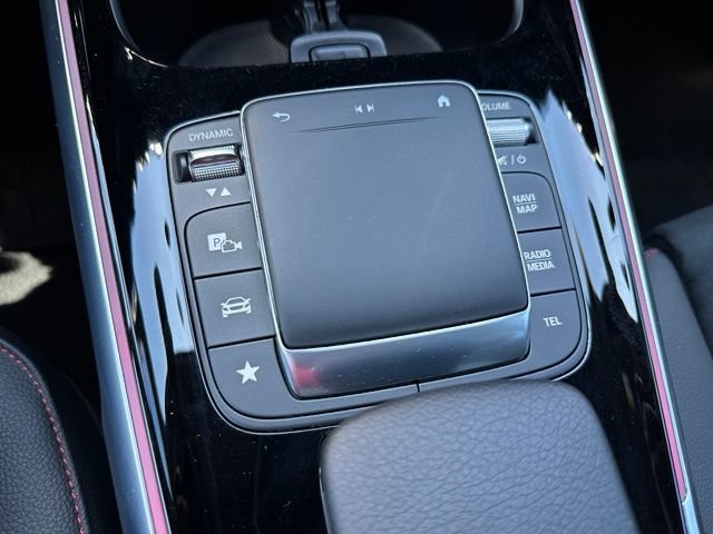 Used 2023 Mercedes-Benz EQB 300 4MATIC image 18