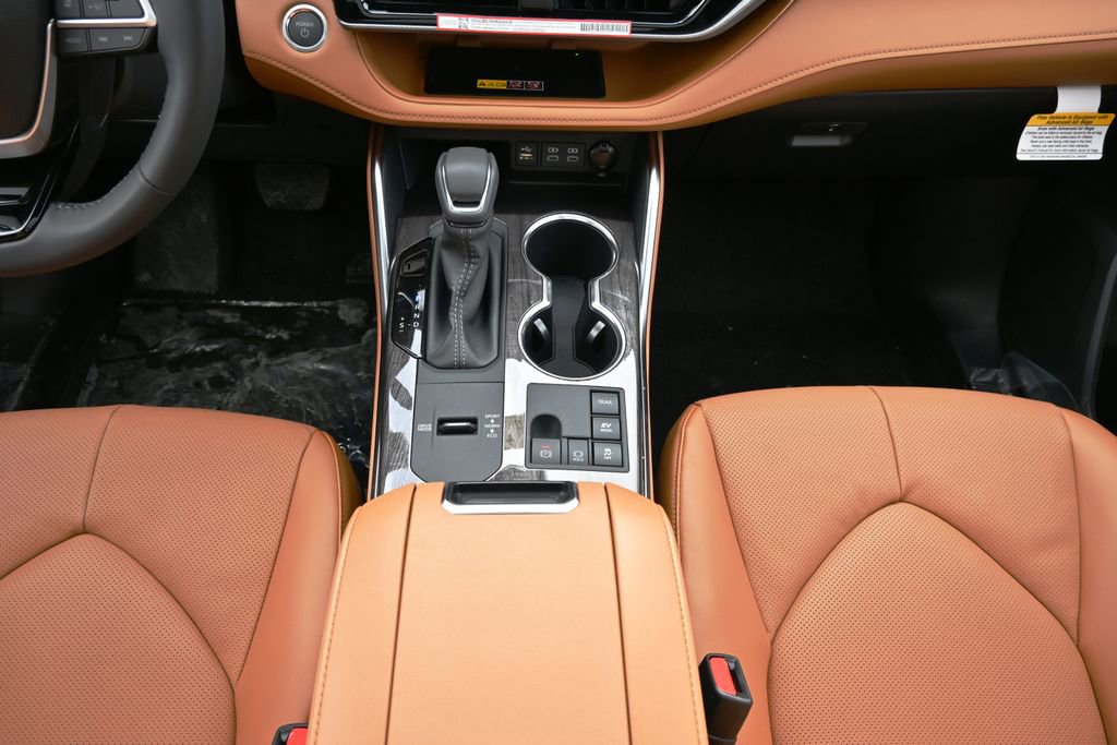 New 2026 Toyota Highlander Platinum image 26