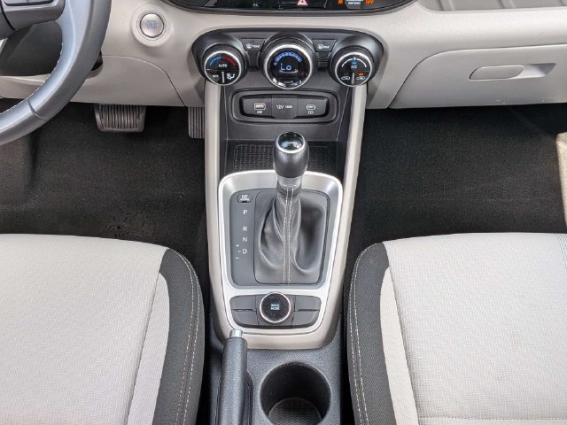 Used 2025 Hyundai Venue SEL FWD image 21