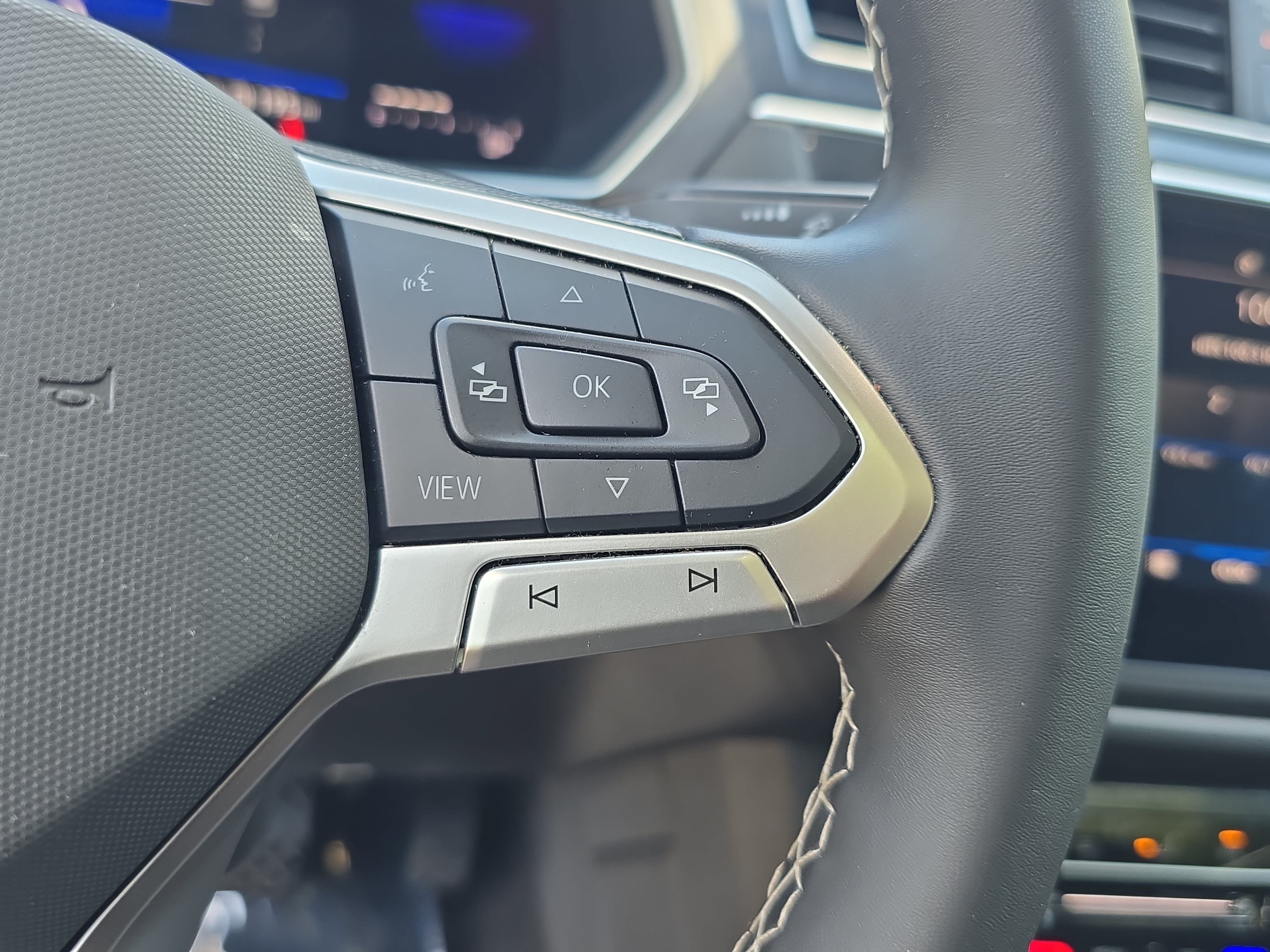 Certified 2024 Volkswagen Tiguan SE AWD/4WD image 18