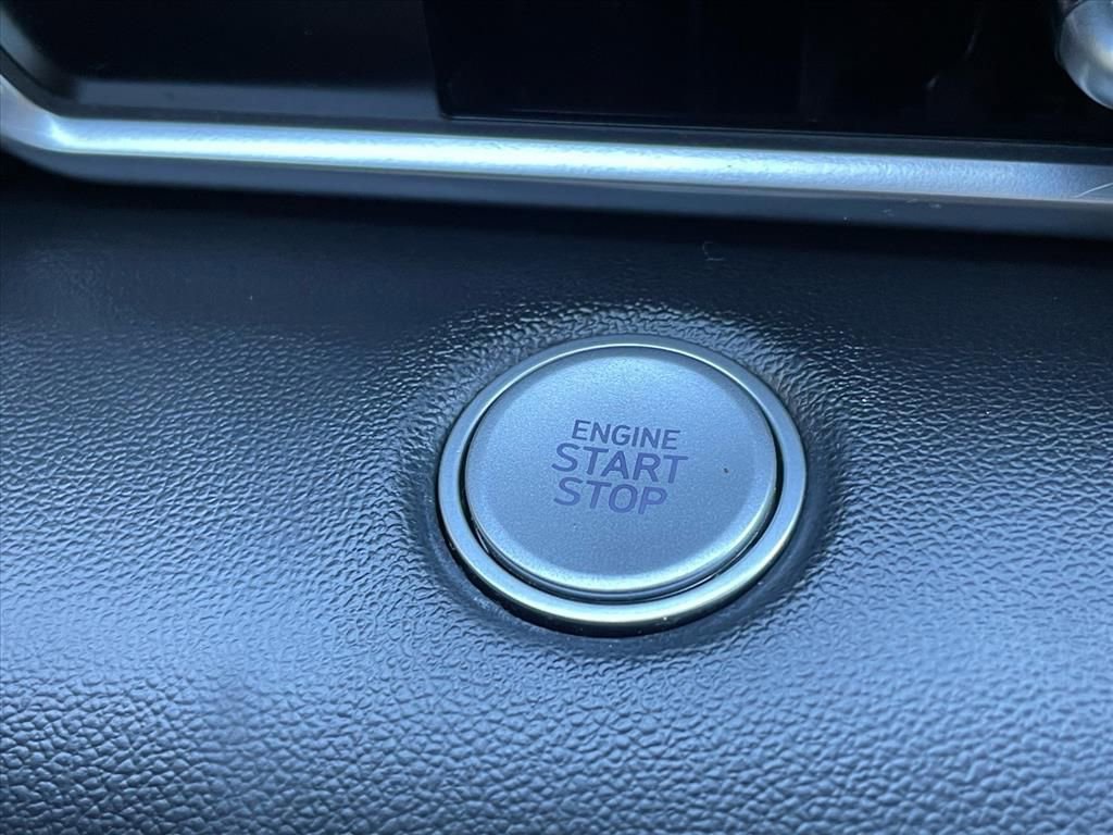 Used 2022 Hyundai Elantra SEL image 17