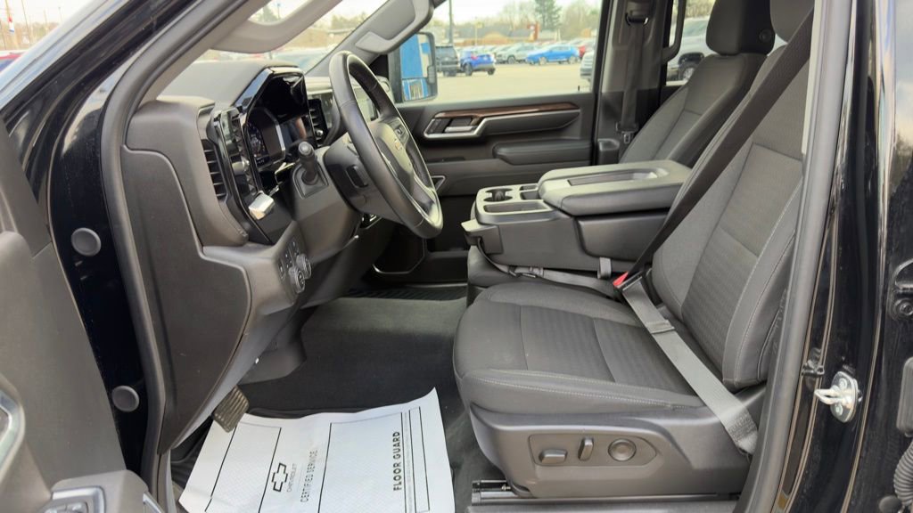Used 2025 Chevrolet Silverado 2500 LT w/ Convenience Package AWD/4WD image 7