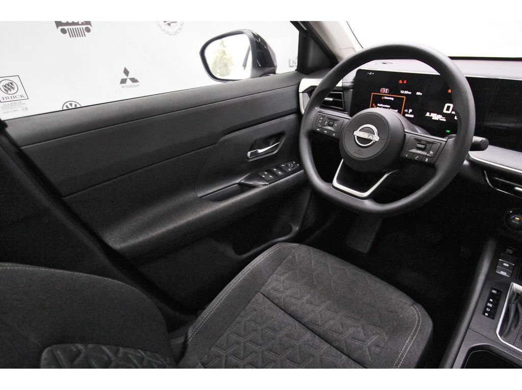 Used 2026 Nissan Kicks SV w/ SV Premium Package FWD image 8