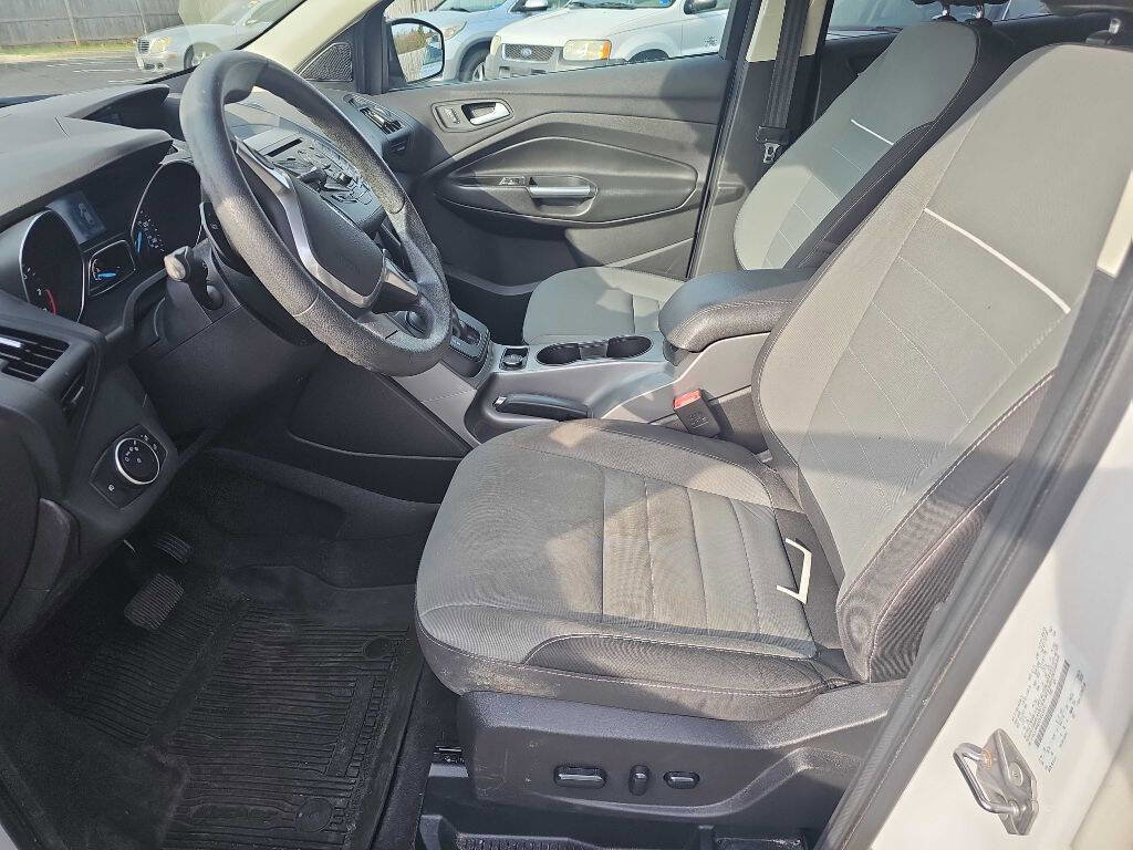 Used 2015 Ford Escape SE image 12