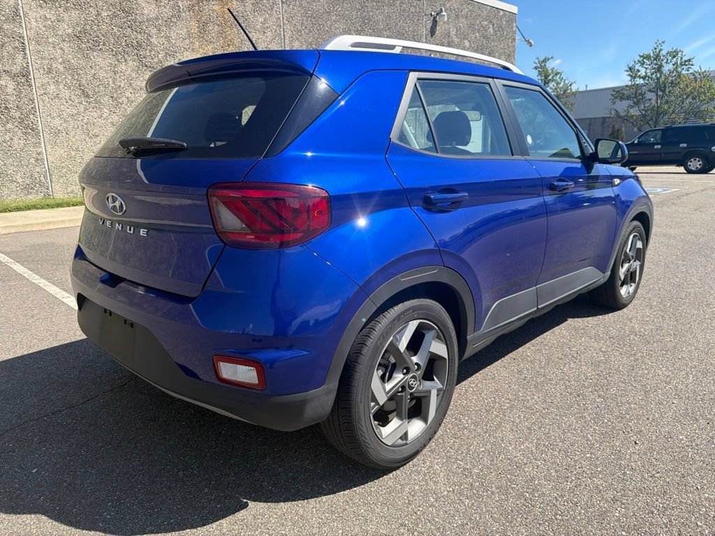 Used 2025 Hyundai Venue SEL FWD image 7