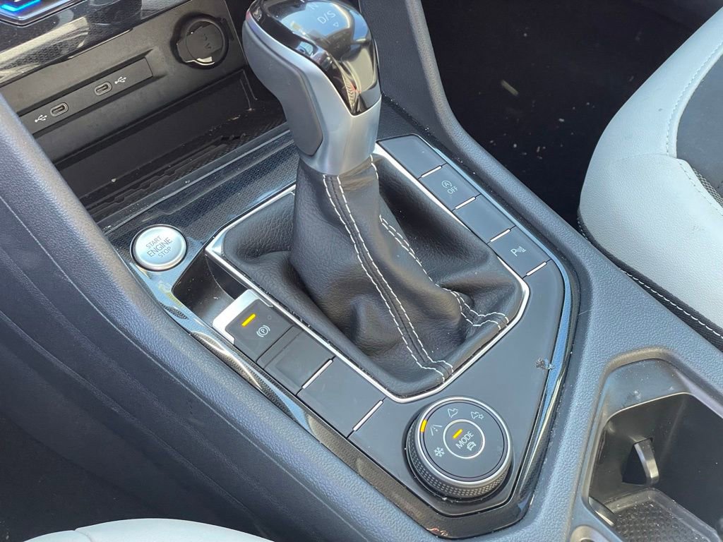 Certified 2025 Volkswagen Taos SE w/ Panoramic Sunroof Package image 19