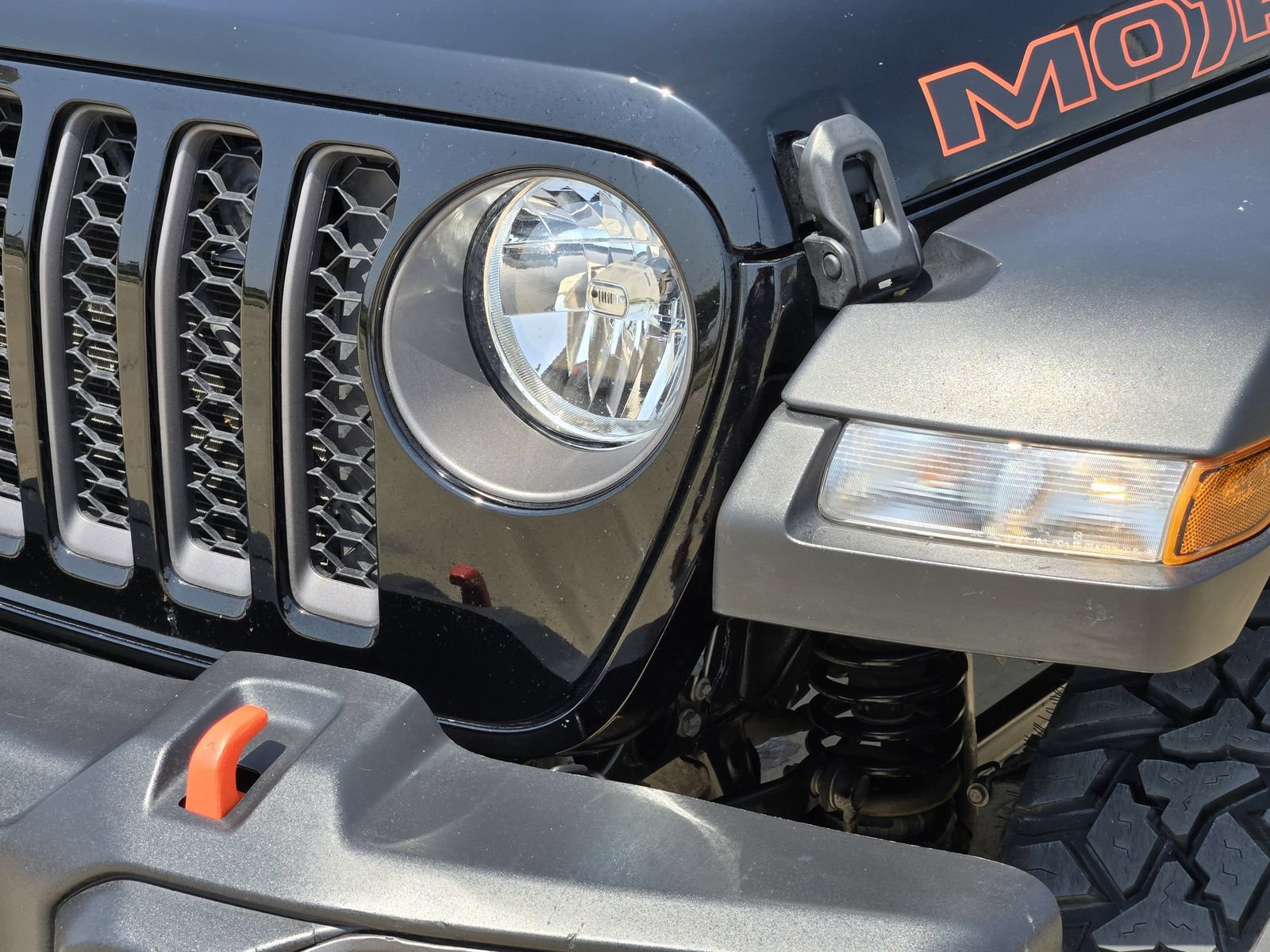 Used 2023 Jeep Gladiator Mojave w/ Cold Weather Group AWD/4WD image 9
