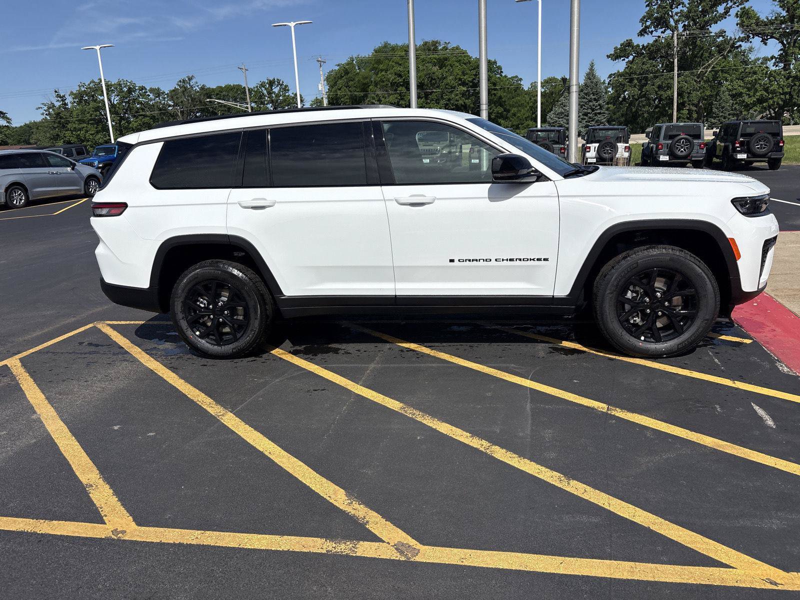 New 2026 Jeep Grand Cherokee L 4WD image 4