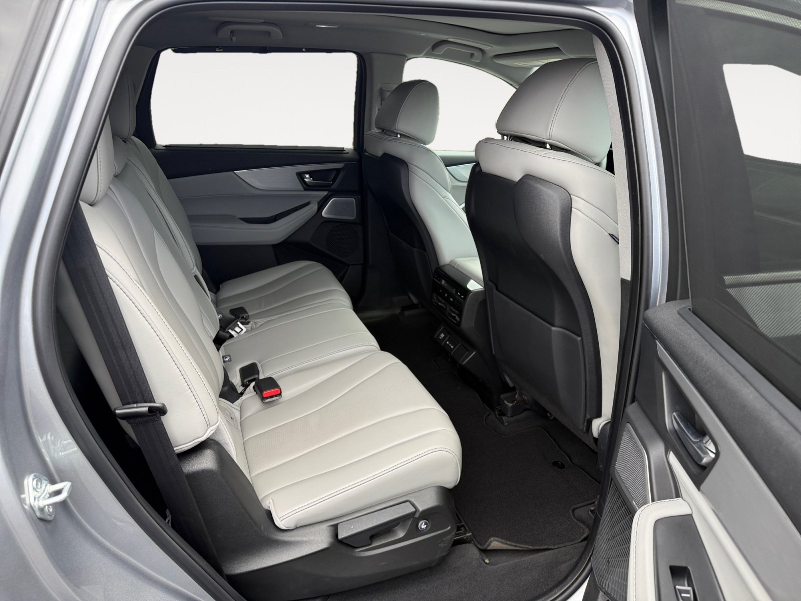 Used 2025 Acura MDX SH-AWD w/ Technology Package image 18