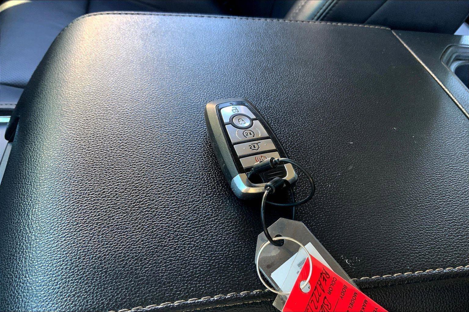 Used 2024 Ford Expedition XLT image 11