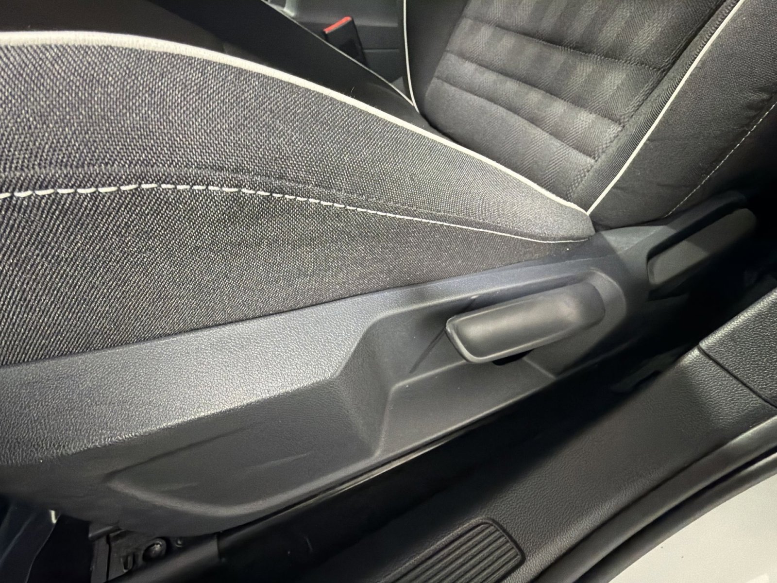 Used 2023 Volkswagen Jetta Sport image 14