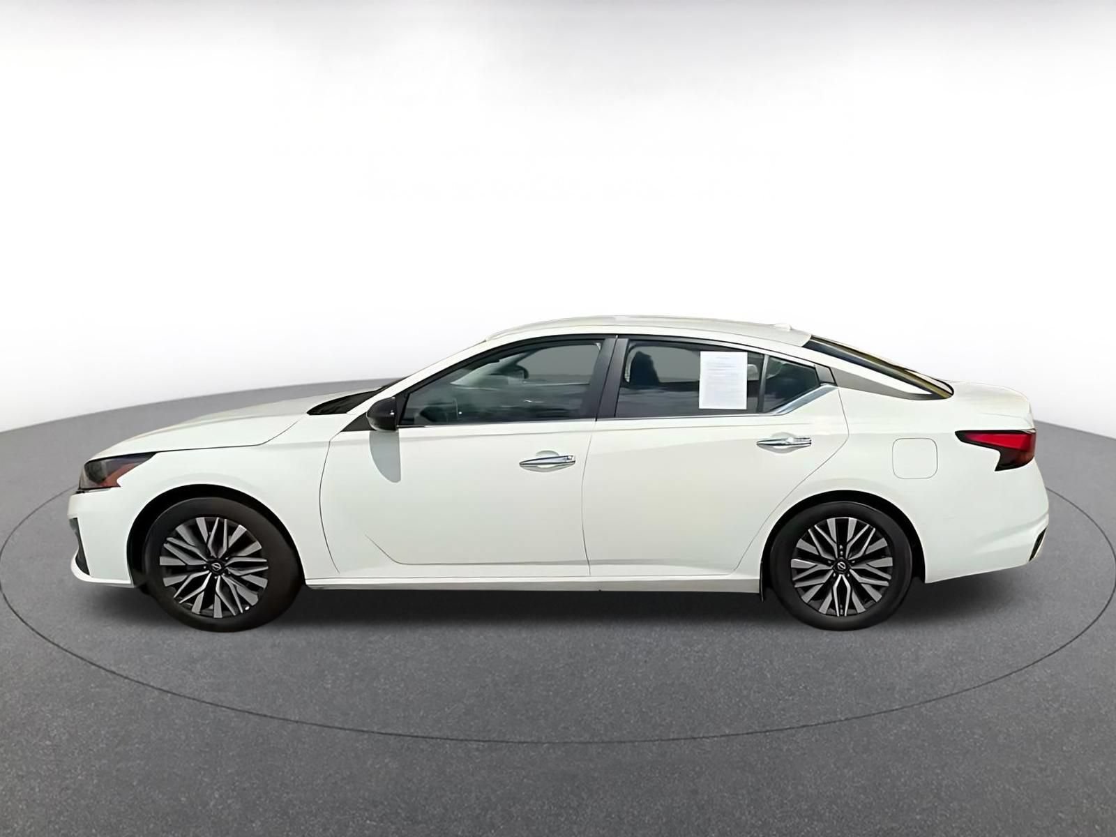 Used 2025 Nissan Altima 2.5 SV FWD image 6