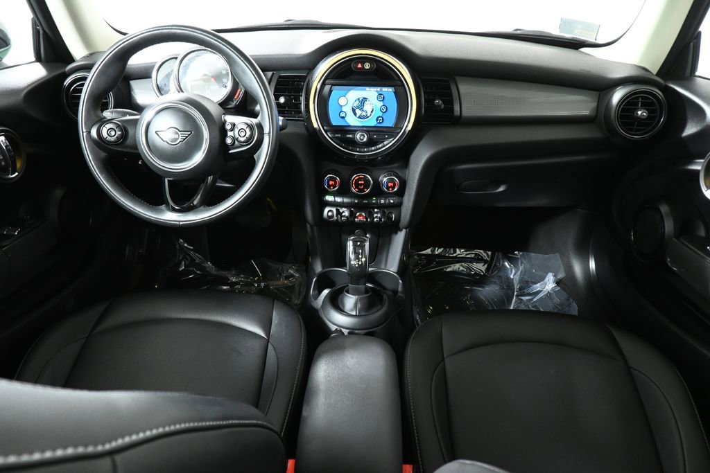 Used 2020 MINI Cooper 2-Door Hardtop image 4