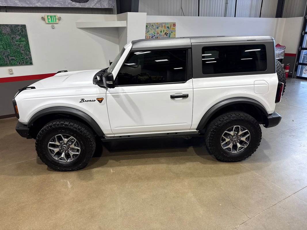 Used 2023 Ford Bronco Badlands image 48