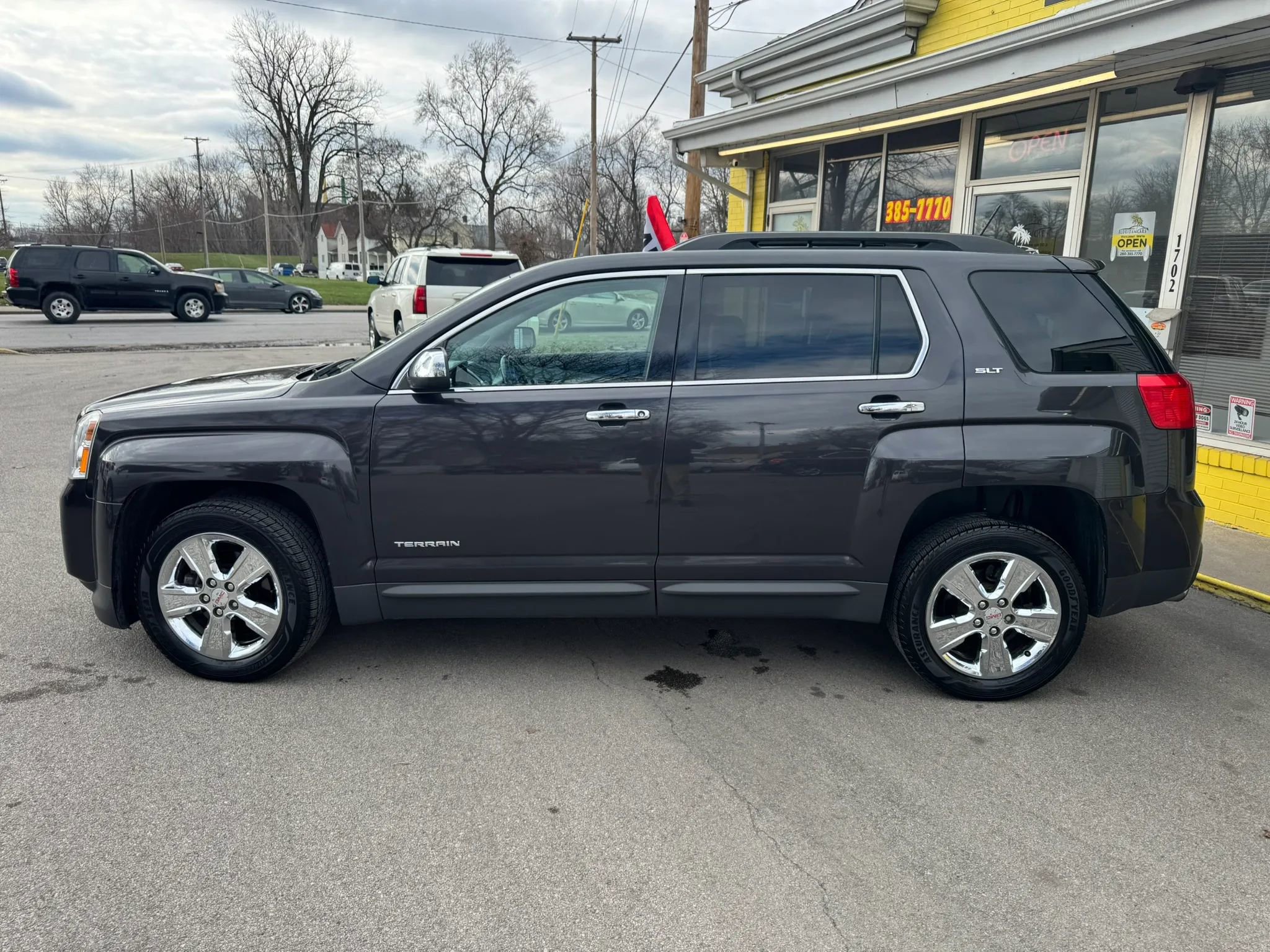 Used 2015 GMC Terrain SLT w/ Chrome Edition image 3