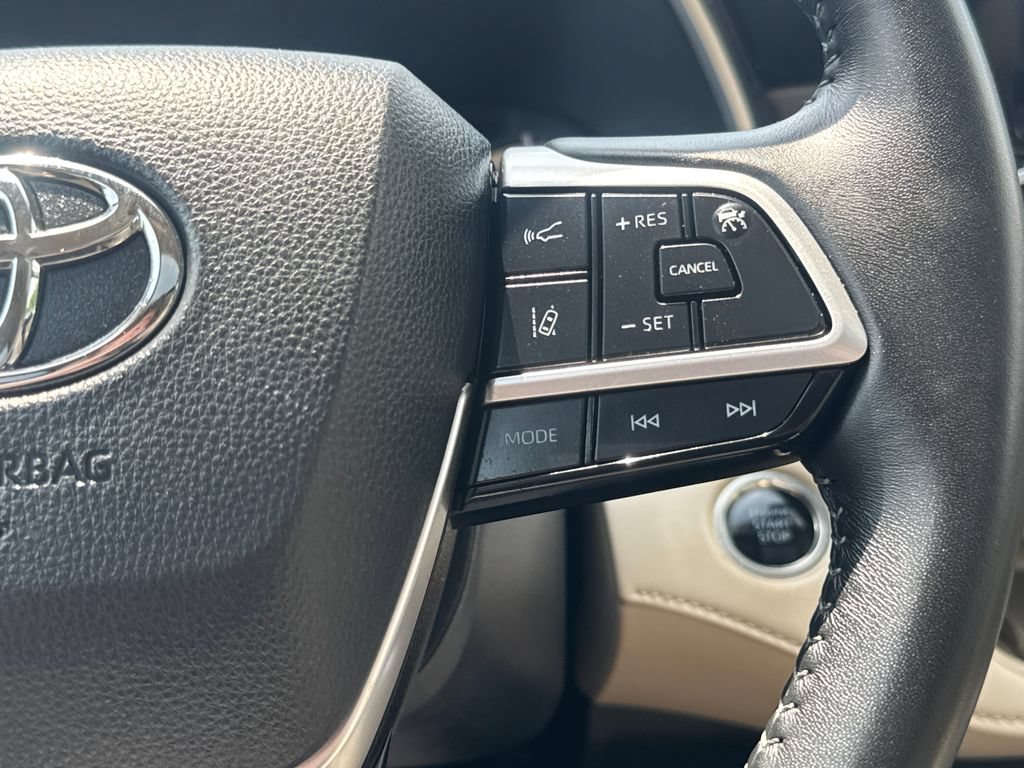 Used 2025 Toyota Highlander XLE AWD/4WD image 22